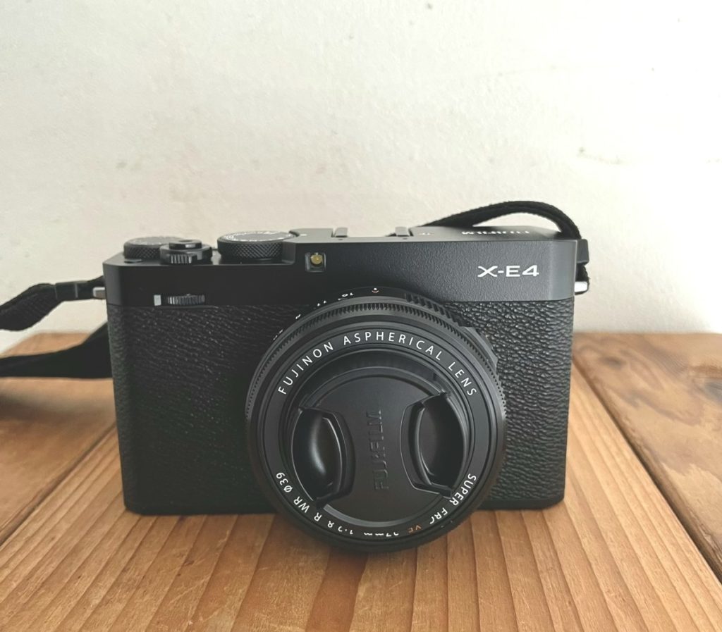 Fujifilm x-e4 富士フィルム xe4 レンズキット - カメラ